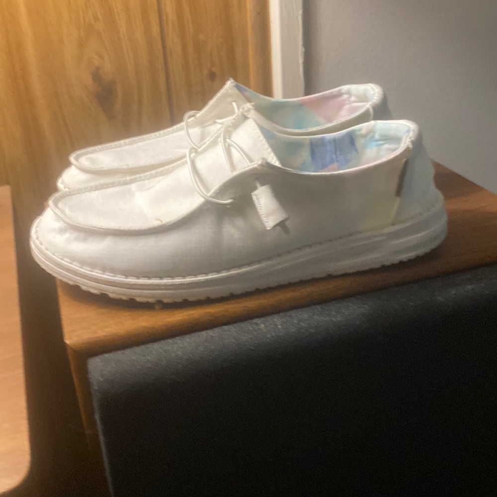 White size 8 Hey Dudes